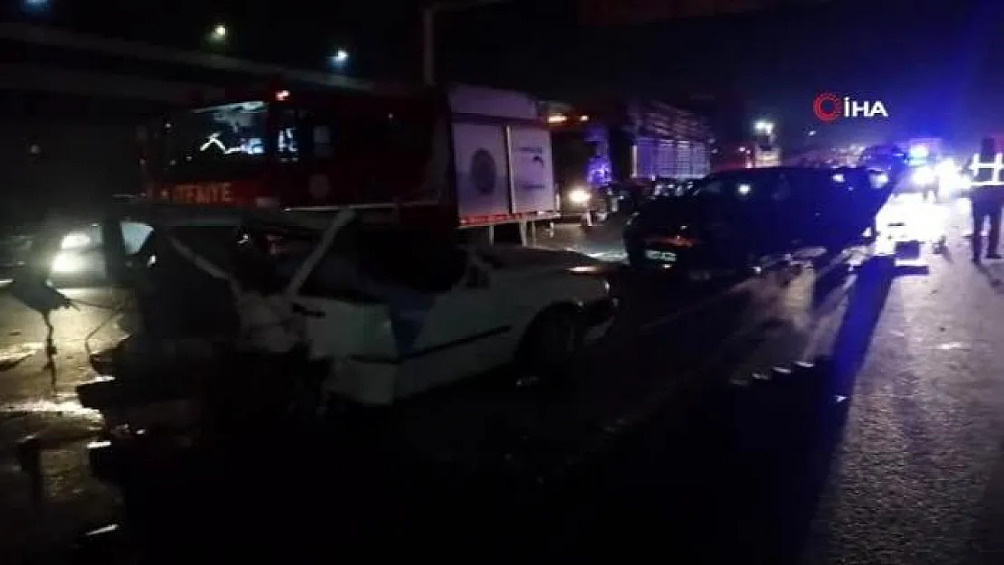 Gebze ilçesi TEM Otoyolu'nda feci kaza! 3 ölü 4 yaralı