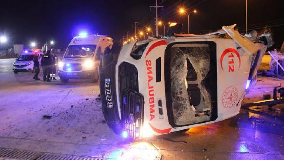 Gece yarısı korkutan ambulans kazası! Yaralılar var