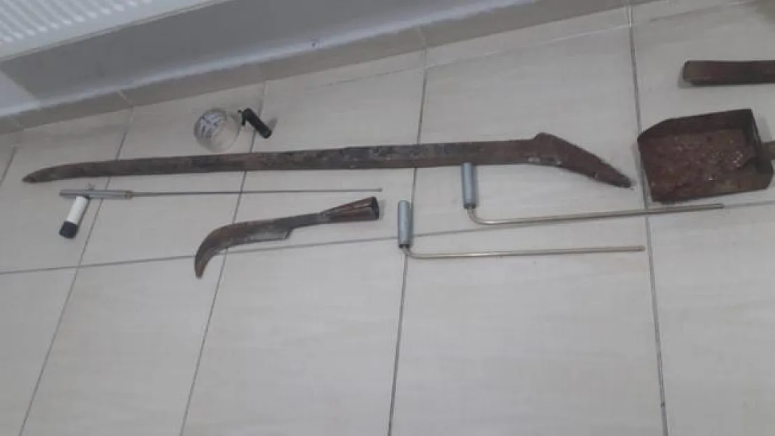 'Göçmen kaçakçıları var' ihbarından kaçak kazı yapanlar çıktı