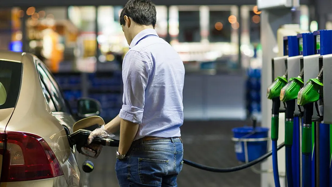 Günün ikinci müjdesi geldi! Benzin motorin ve LPG'ye rekor indirim yapıldı: Otomobil sahiplerine bayram sürprizi 17 Temmuz son