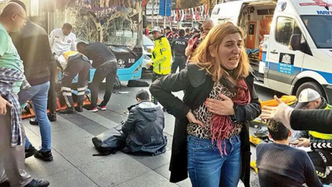 Halk Otobüsü Yolcuların Beklediği Durağa Daldı ! Ölü ve Çok Sayıda Yaralı Var