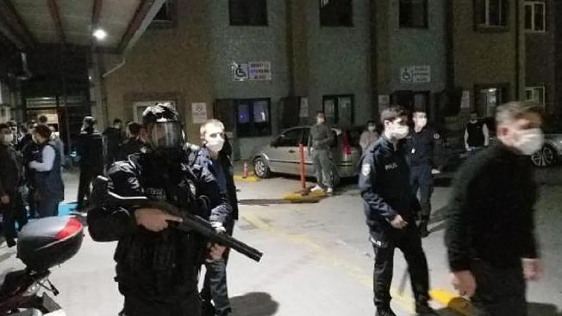 Hamile bir kadını tekmelediği belirtilen muhtar hastanede güvenlik güçlerine saldırdı!
