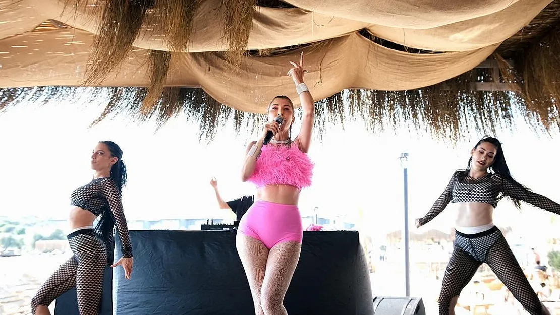 Hande Yener'in sahneden yaptığı kilo açıklaması şok etti! 'Eskiyi unutamayanlar…'