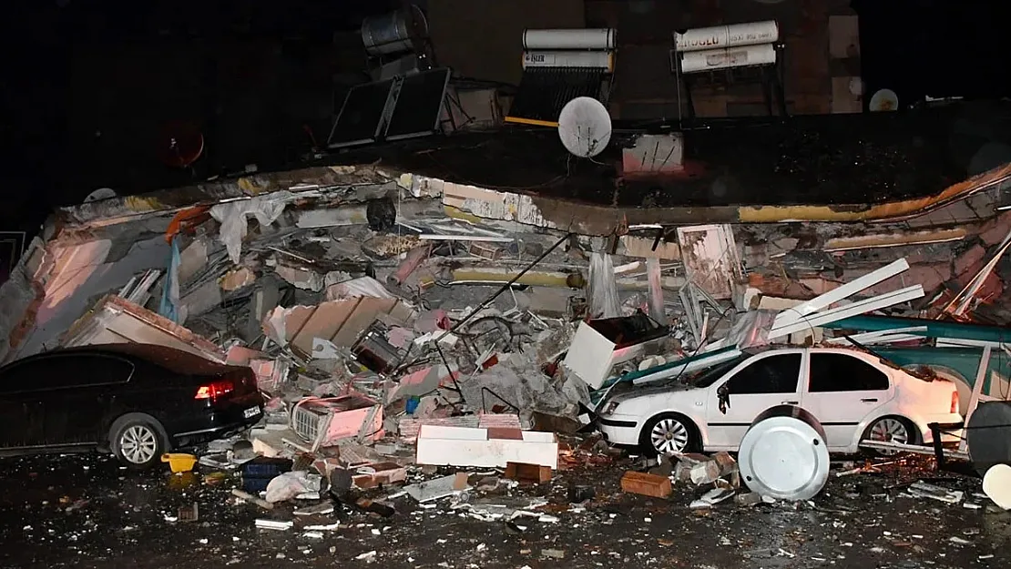 Hatay Valisi son dakika çağrısında bulundu 'Hastanelerimizde yıkıldı, Havalimanı pistinde çökme meydana geldi!'