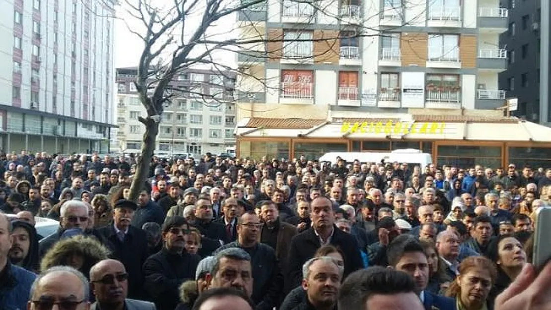 Hataylılar, hakkında soruşturma başlatılan CHP'li Belediye Başkanı Lütfü Savaş için toplandı