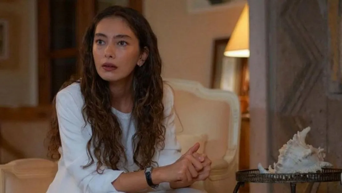 Hayranları üzülecek! Sefirin Kızı Neslihan Atagül diziden ayrıldı!