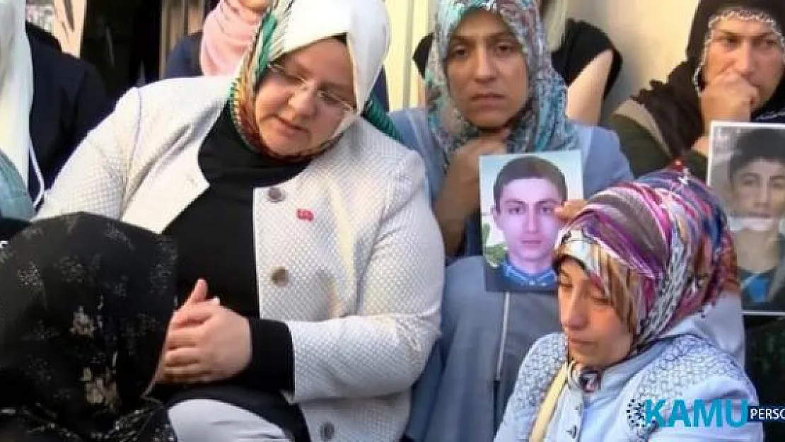 HDP Önünde Eylem Yapan Ailelere Aile Çalışma ve Sosyal Hizmetler Bakanı Selçuk'tan Ziyaret