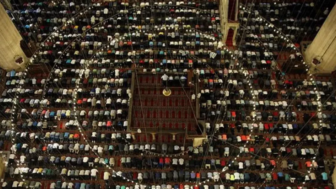 Herkes merak ediyordu! Diyanet İşleri Başkanlığı'ndan bayram namazı açıklaması geldi! İl il bayram namazı saatleri..
