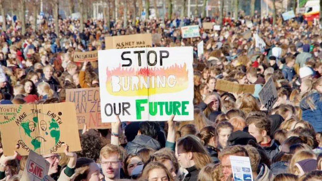 Hollanda'da öğrencilerden iklim protestosu