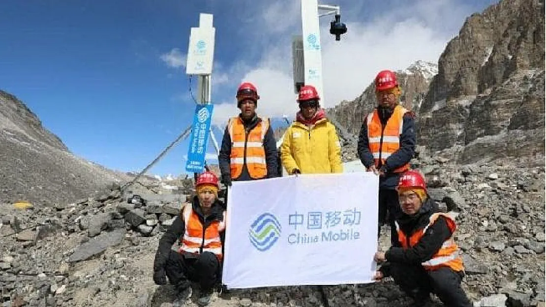 Huawei Bir İlki Gerçekleştirdi! Everest'in Tepesine 5G Antenleri Yerleştirdi