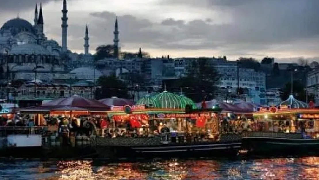 İBB Balık Ekmek Satan Son 3 Tekneyi Kaldırıyor ! Tartışmalar Meydana Geldi