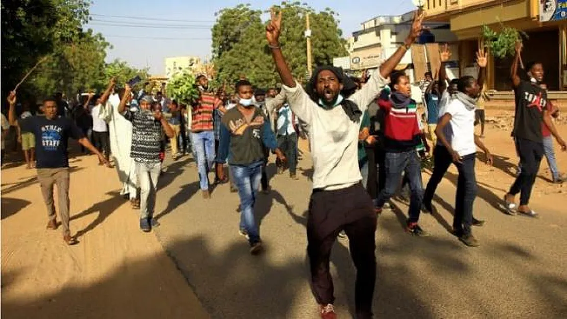 İç savaşa sürüklenen Sudan'da protestoları ne tetikledi?