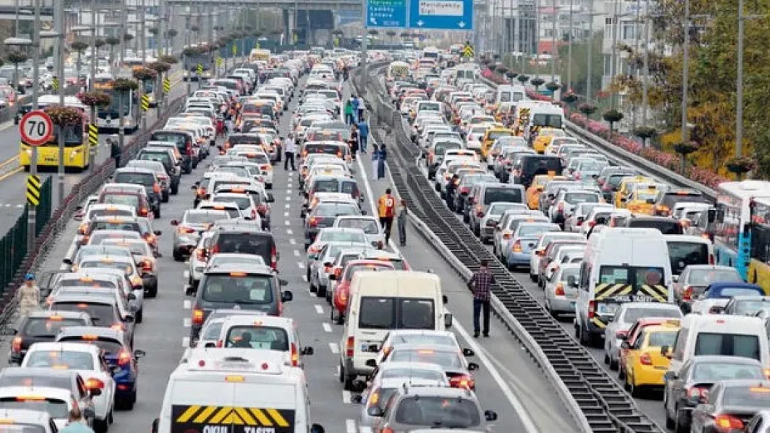 İçişleri Bakanlığı yeni genelge yayımladı! Yeni bayram yasağı açıklandı: 66 yaş üstüne ve 26 yaş altına tamamen yasaklandı