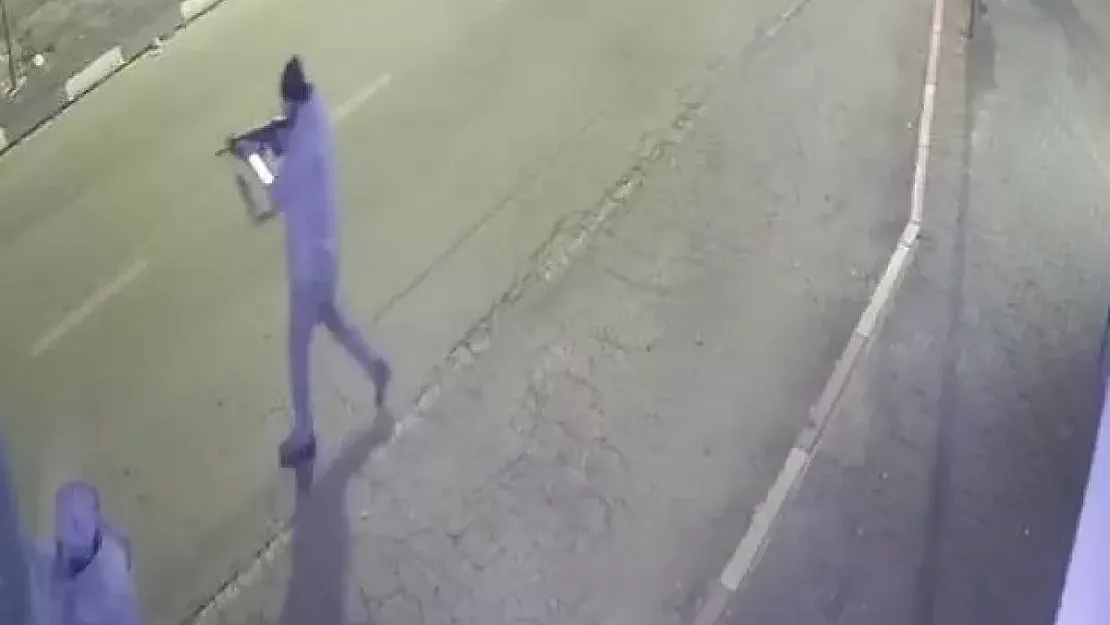 İki Saldırgan Rastgele Etrafa Ateş Açtı! Ölü Ve Yaralılar Var