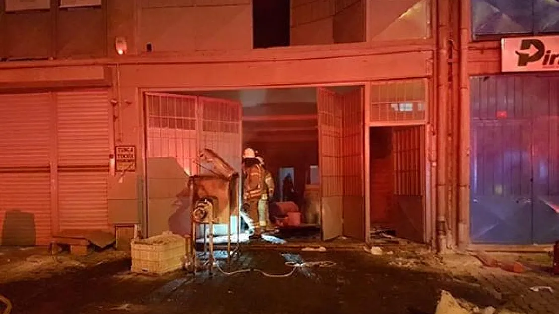 İkitelli Marmara Sanayi Sitesi yangın haberleri- Kozmetik fabrikasında yangın