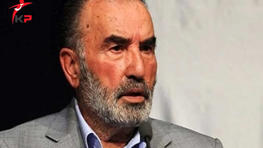 İlahiyatçı Karaman Sigara İçen Başörtülü Kadınlara Tepki Gösterdi