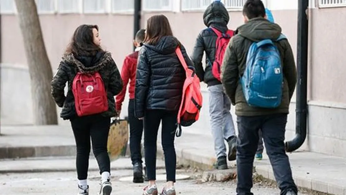 İlkokul, ortaokul ve lise öğrencilerini ilgilendiren flaş karar: Bundan sonra tamamen yasaklandı!