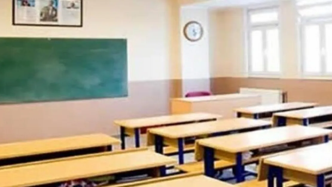İlkokul, ortaokul ve liseler uzaktan eğitime mi geçiyor? Okullar ne zaman açılacak? İşte son gelişmeler