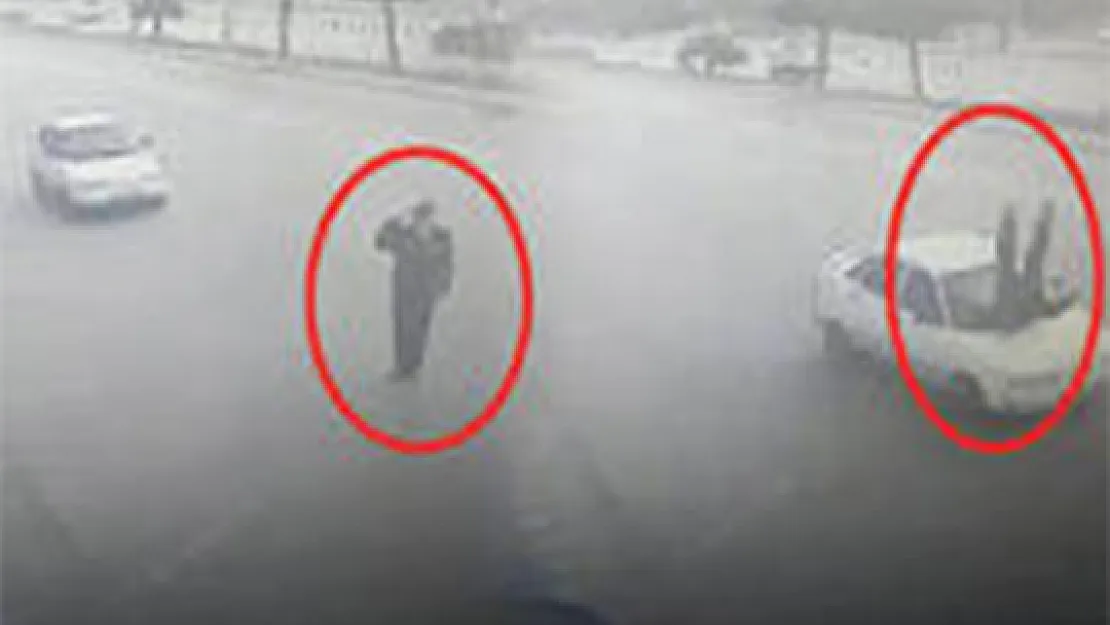 İnanılmaz Olay! Valiye'ye selam vermek için duran polise araba çarptı
