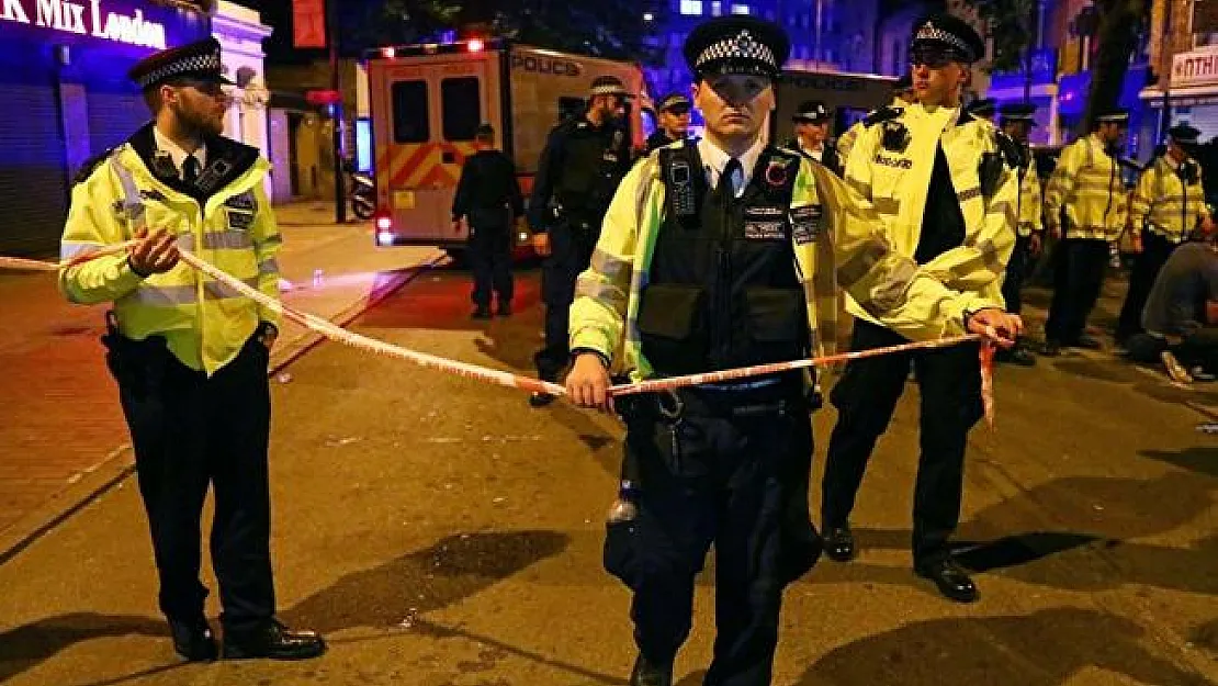 İngiliz Polisinden Londra Merkez Camii'nde Operasyon