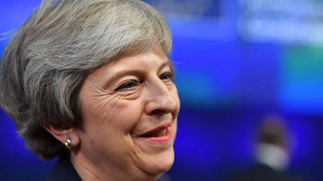 İngiltere Başbakanı Theresa May Güven Tazeledi!
