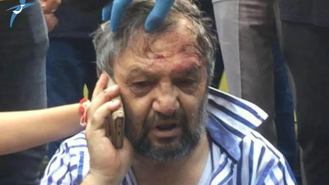 İnsanlık Nereye Gidiyor? Cihaz Otobüs Kartını Algılamayınca Döverek İndirdiler!