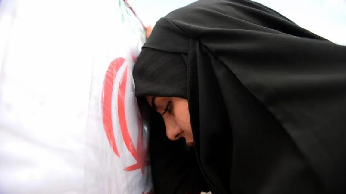 İran'daki saldırıda hayatını kaybeden 27 asker için tören