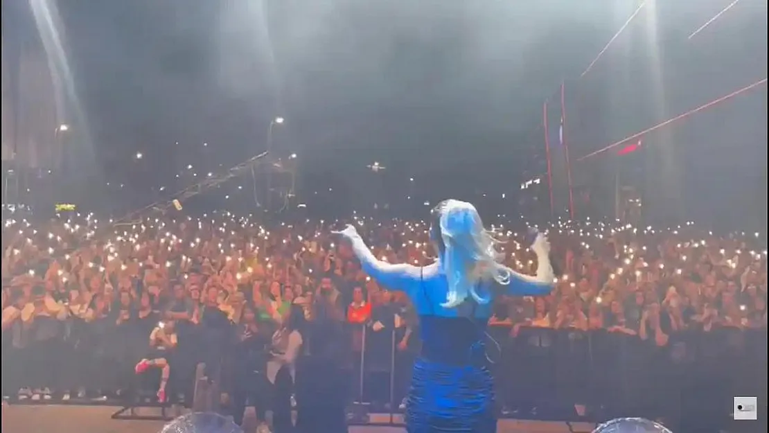 İrem Derici'den Bursa sahnesinde 'Size pavyon açarım ben' çıkışı! Böyle söz ne görüldü, ne duyuldu! Meğer…