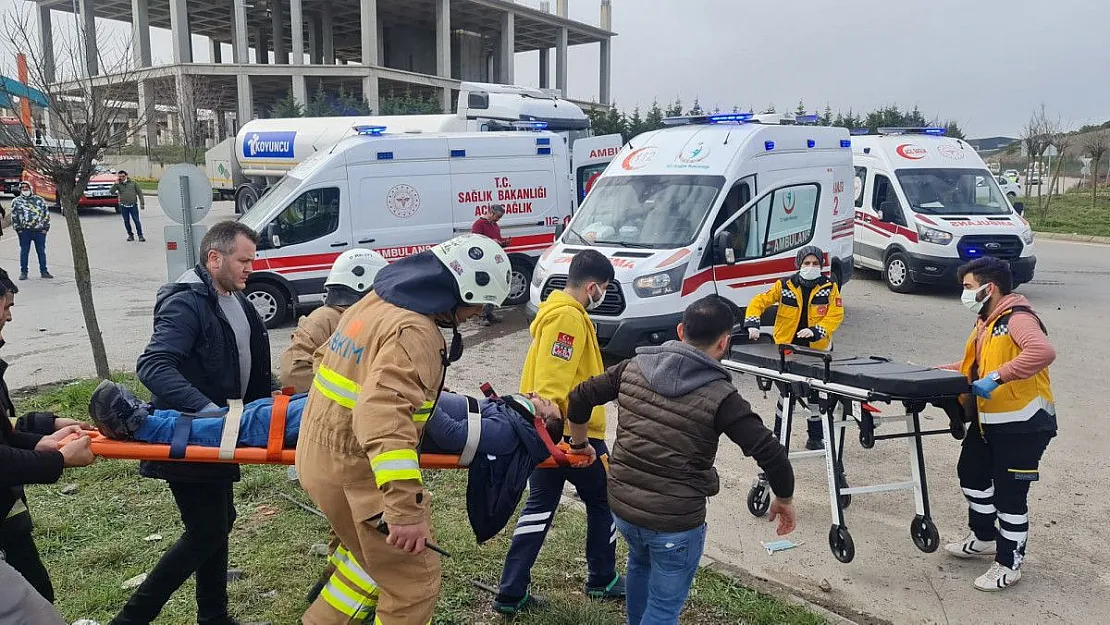 İşçi Servisiyle TIR Çarpıştı: Çok Sayıda Yaralı Var