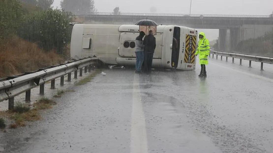 İşçileri Taşıyan Servis Devrildi: 8 Yaralı