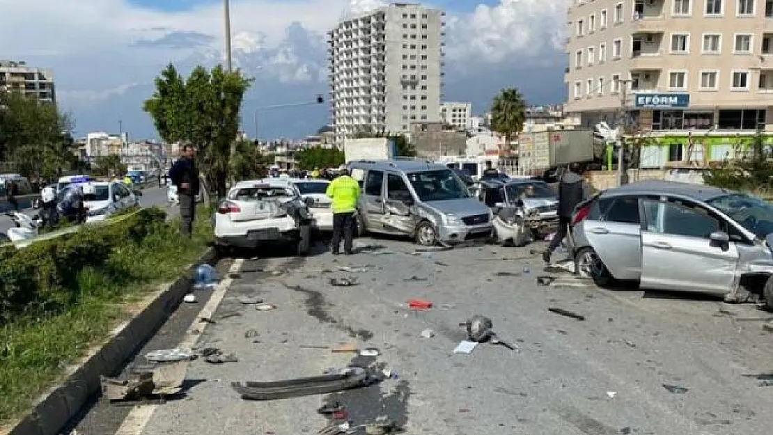 İskenderun ilçesinde feci kaza! 5 ölü 15 yaralı