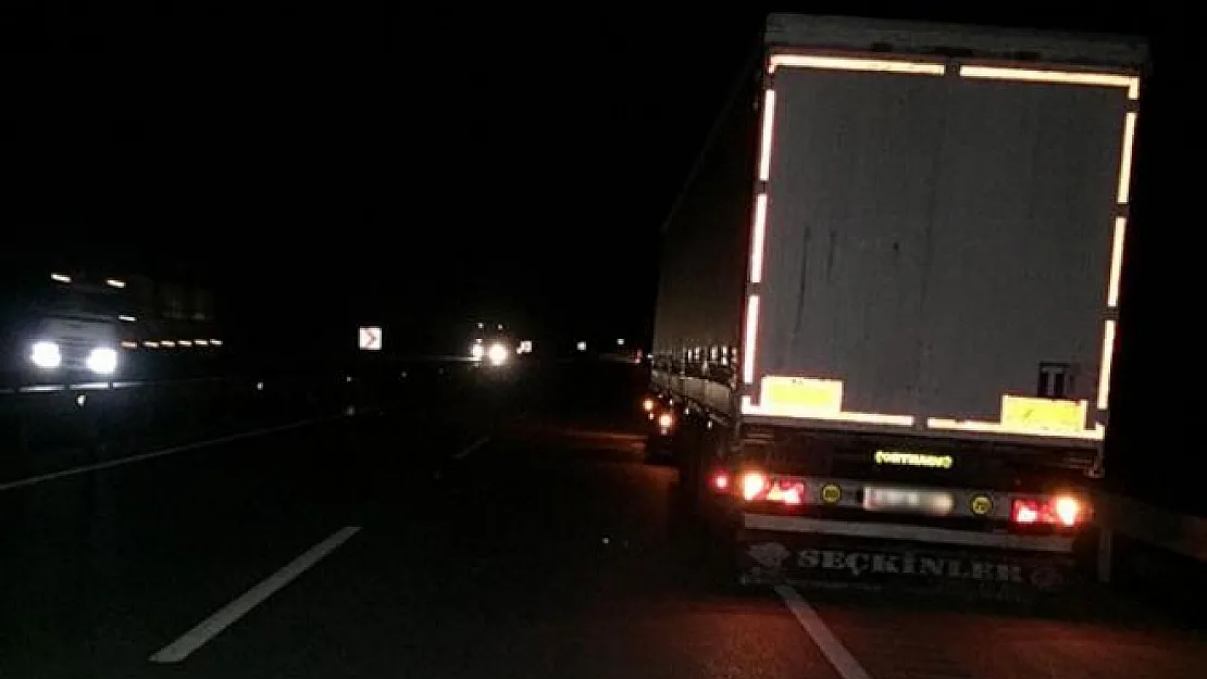 Isparta-Burdur Karayolu'nda Tır'ın çarptığı yaya feci şekilde can verdi