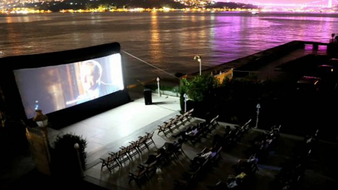 İstanbul'da Yaz Akşamları Sinema Keyfi: İBB'den Ücretsiz Film Gösterimleri Başladı!