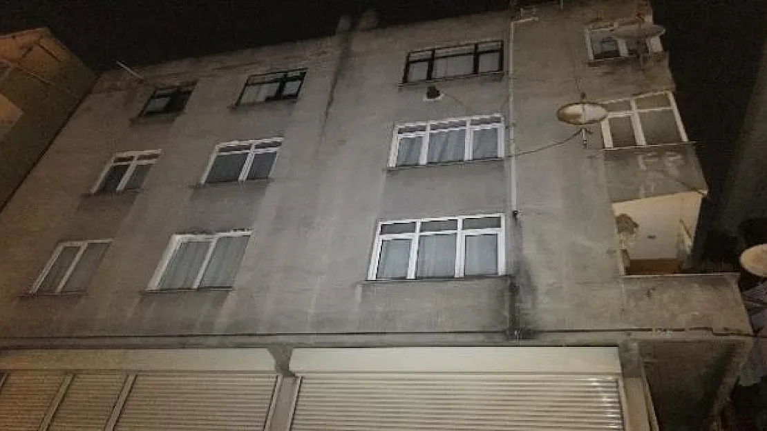 İstanbul Gaziosmanpaşa'da bulunan bir bina yıkılma tehlikesi nedeniyle boşaltıldı
