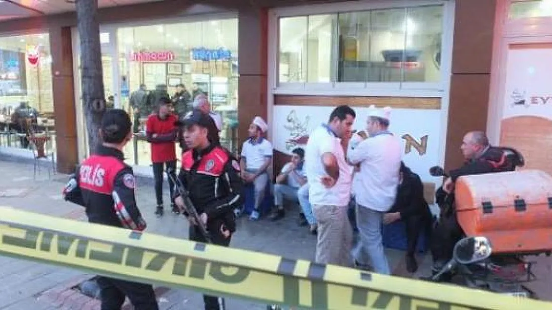 İstanbul Pendik'te kebapçı dükkânına yapılan silahlı saldırıda bir kişi hayatını kaybetti