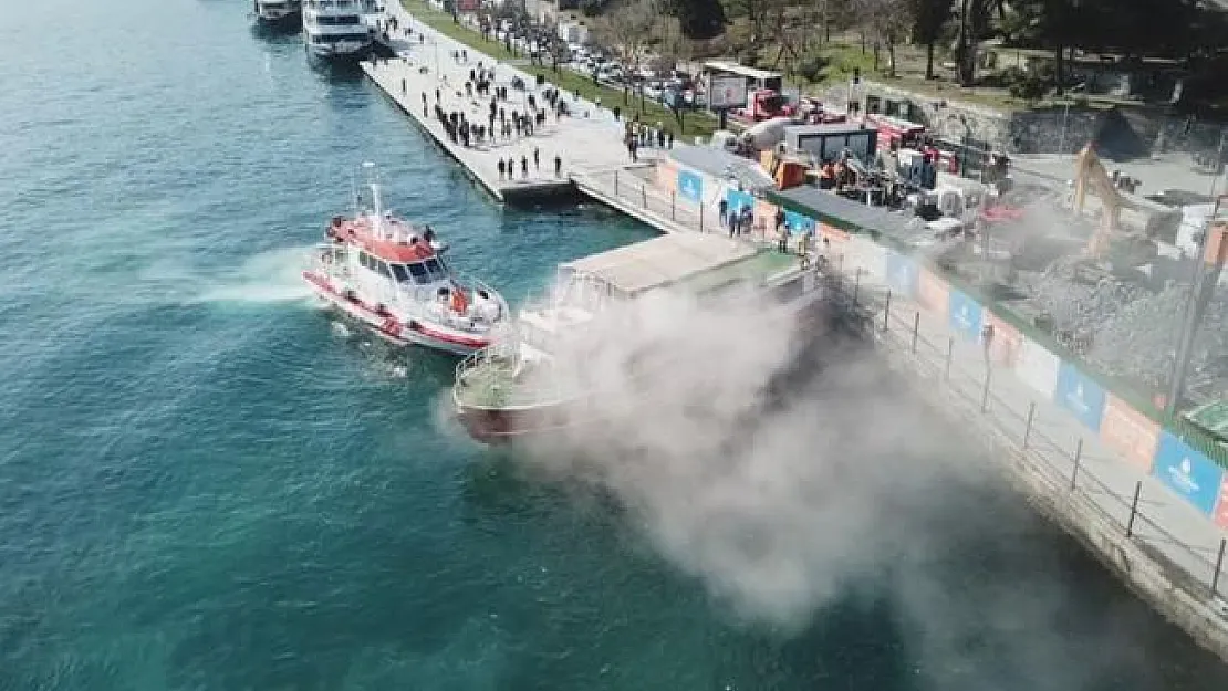 İstanbul Sarıyer'de Tur Teknesinde Yangın Çıktı