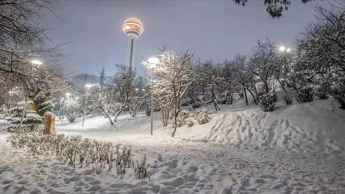 İstanbul'a Kar Yağışı Geliyor: Meteoroloji'den Uyarılar