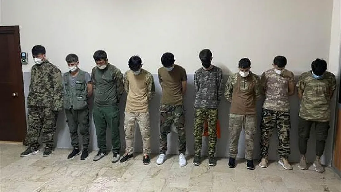 İstanbul'da asker kıyafetiyle dolaşan 9 Afgan yakalandı!