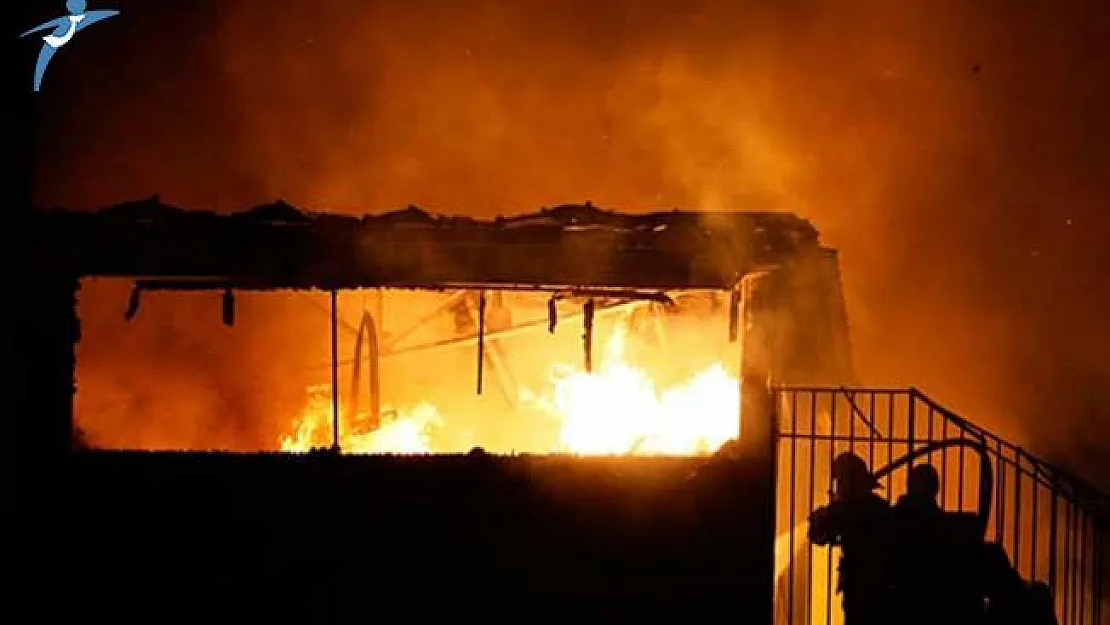 İstanbul'da Korkutan Yangın ! Çok Sayıda Ekip Müdahale Ediyor