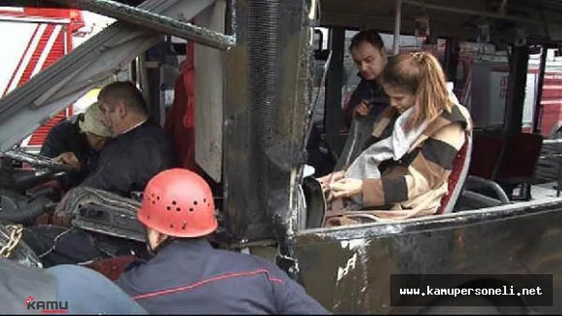 İstanbul'da Metrobüs Kaza Yaptı