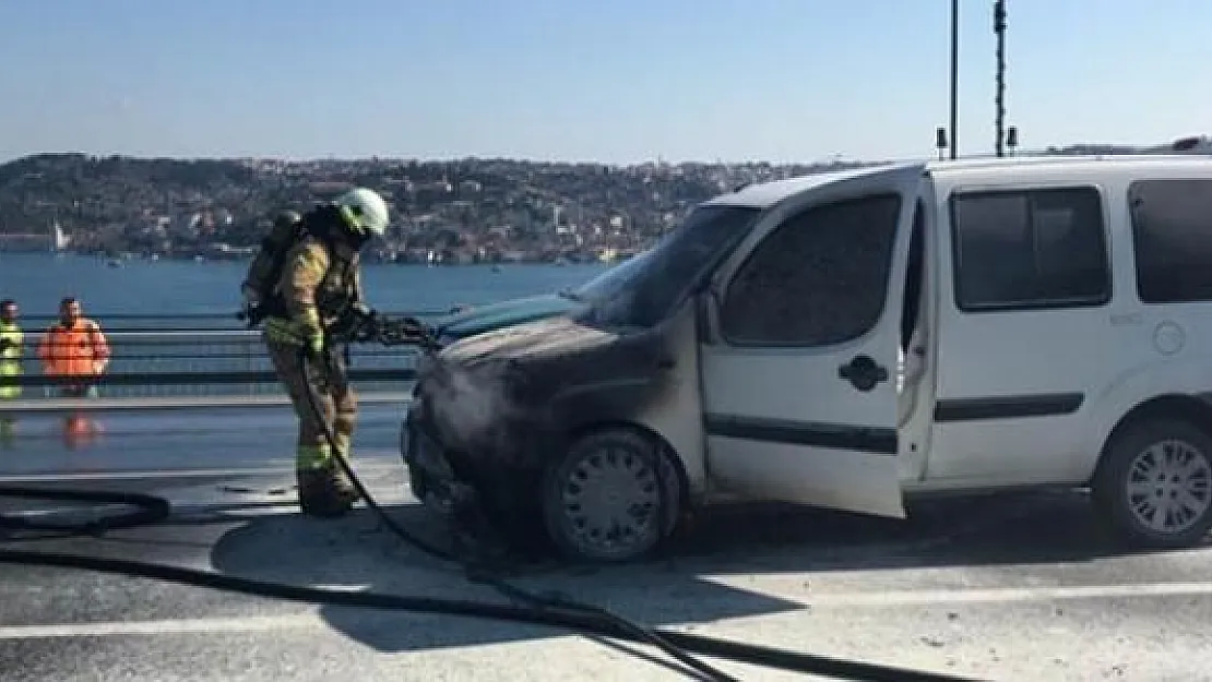 İstanbul'da Sivil Polis Aracı Yandı