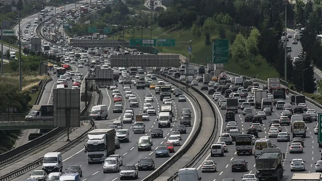 İstanbul'da Trafik Yoğunluğu Başladı! Sabah Yüzde 1 Olan Yoğunluk Yüzde 65'e Ulaştı