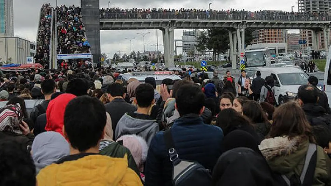 İstanbul'daki Kitap Fuarında Rekor Kırıldı ! Trafik Durdu Yollar Kitlendi