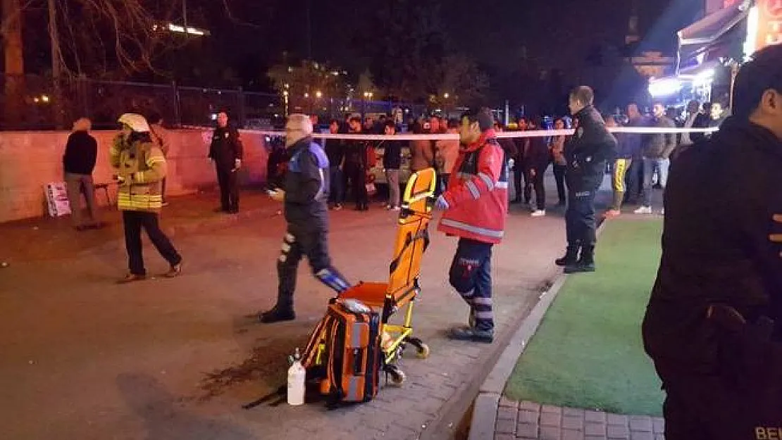İstanbul'un Fatih ilçesinde otel yangını: 20 kişi etkilendi