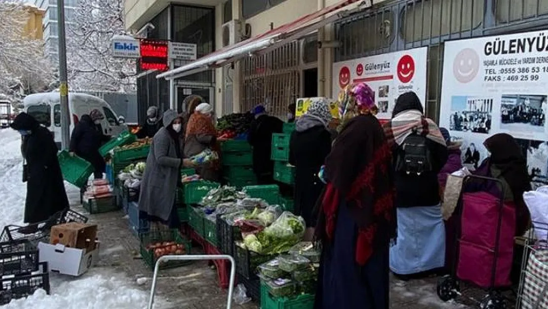 İstanbul'un Göbeğinde Çürük Gıda Pazarı!