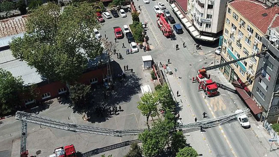 İtfaiye aracının uzanan merdiveni kırılınca bir itfaiye eri hayatını kaybetti!