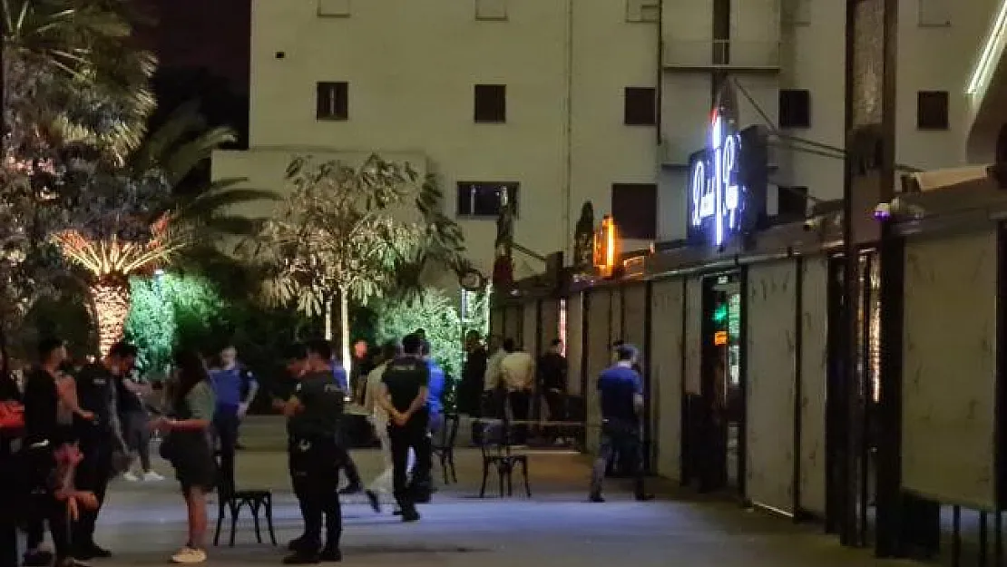 İzmir Bayraklı'da eğlence mekanında silahlı çatışma!
