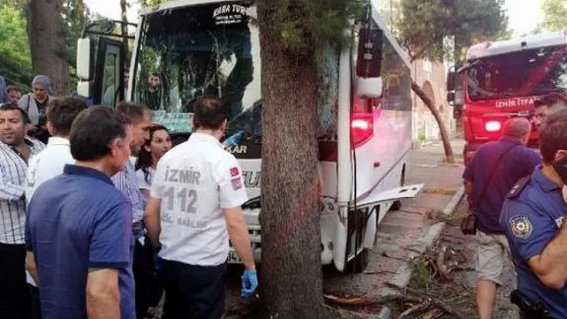 İzmir Bornova'da Öğrenci Servisi Freni Patladı! 15'i Öğrenci 17 Kişi Yaralandı