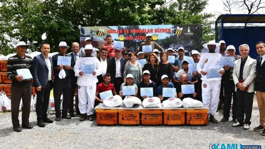 İzmir Büyükşehir Belediye Başkanı Soyer en az oy aldığı köye 'arı kovanı' sözünü tuttu