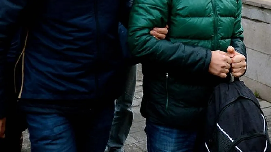 İzmir FETÖ soruşturmasında doktor, öğretmen ve avukatlarında bulunduğu 19 kişi hakkında gözaltı